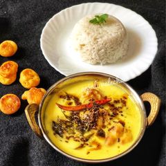 A picture of Dahi kadi.