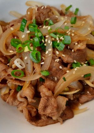 洋蔥炒牛肉（牛丼） 的食譜成品照片