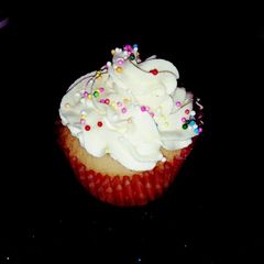 A picture of Vanilla cupcakes and butter icing.