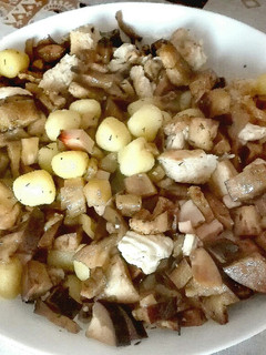 Una foto de Ñoquis con berenjenas al horno y queso fresco