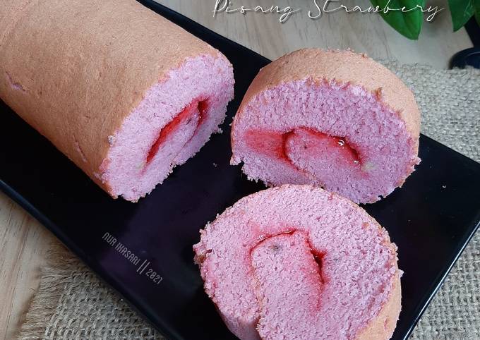 270. Swissroll Pisang Strawbery