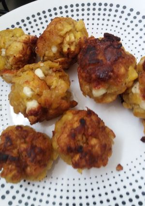 Una foto de Bolones de plátano con queso