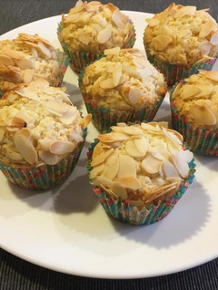 Una foto de Muffins de ricotta, llimona i ametlles 🍋