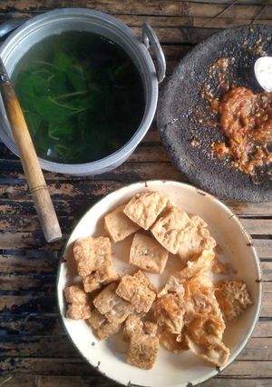 Foto resep Sayur Bening dengan Tempe,Tahu Goreng,Udang Tepung & Sambal Terasi