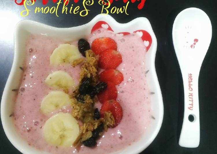Cara Membuat 16.2. Banana berry smoothies bowl Anti Gagal