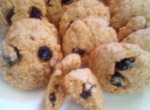 Una foto de Galletitas de avena y pasas de uva fáciles sin Manteca
