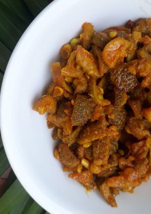 કંટોળા નું શાક(kantolo nu saak recipe in Gujarati) રેસીપી મુખ્ય ફોટો