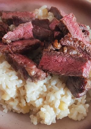 Une photo de Entrecôte de Boeuf et Risotto aux Pommes