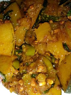 कद्दू की स्वादिष्ट खट्टी मीठी सब्ज़ी (Pumpkin Sabji Recipe In Hindi) रेसिपी मुख्य फोटो