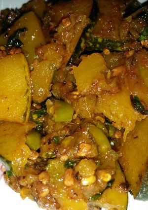 कद्दू की स्वादिष्ट खट्टी मीठी सब्ज़ी (Pumpkin Sabji Recipe In Hindi) रेसिपी मुख्य फोटो
