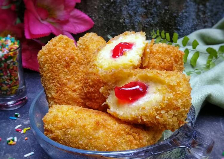 Pisang crispy isi selai strawberry