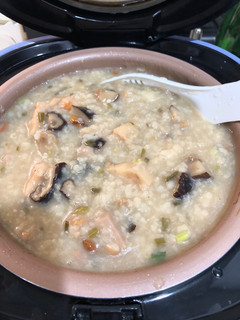 芋頭排骨粥(電子鍋煮粥模式) 的食譜成品照片