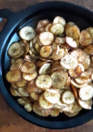 કાચા કેળા ની વેફર (Raw Banana Wafer Recipe In Gujarati) રેસીપી મુખ્ય ફોટો