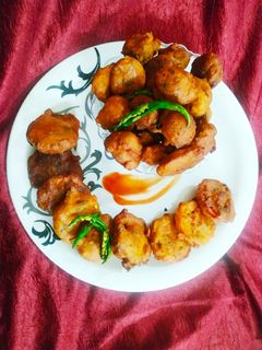 टोमॅटो पकोडा (tomato pakoda recipe in marathi) रेसिपी चे मुख्य फोटो