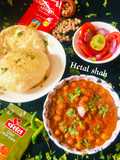પંજાબી છોલે ભટુરે (Punjabi Chhole Bhature Recipe In Gujarati)