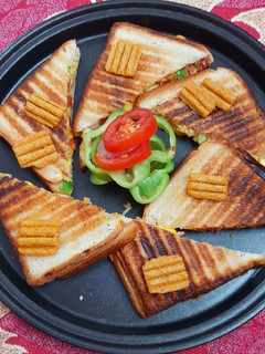 ग्रिल्ड सैंडविच (grilled sandwich recipe in Hindi) रेसिपी मुख्य फोटो