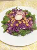 Ensalada de garbanzos, repollo rojo