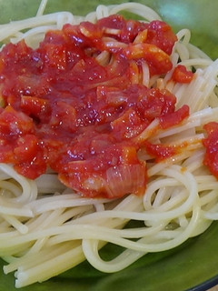 Una foto de Espaguetti con salsa napolitana