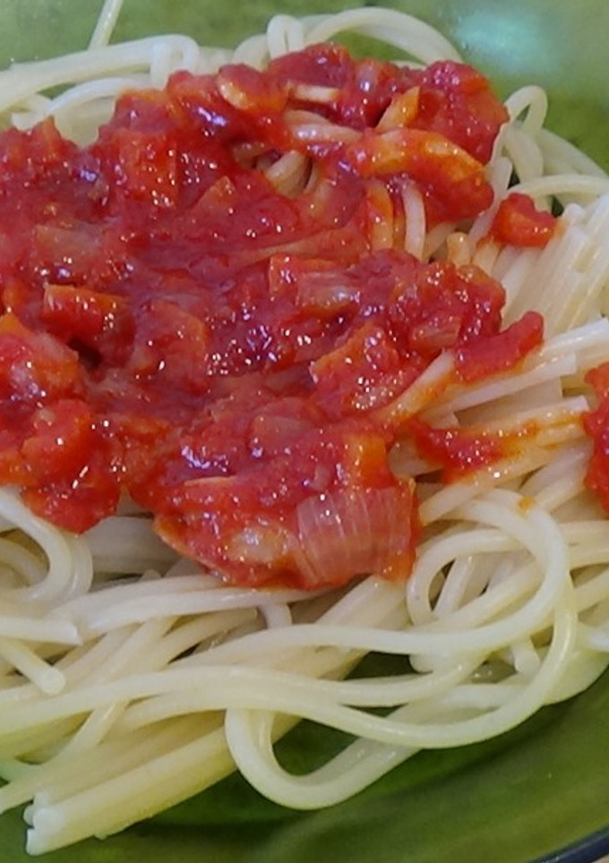 Una foto de Espaguetti con salsa napolitana