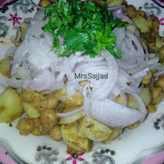 A picture of Chatpaty alu chohlay.