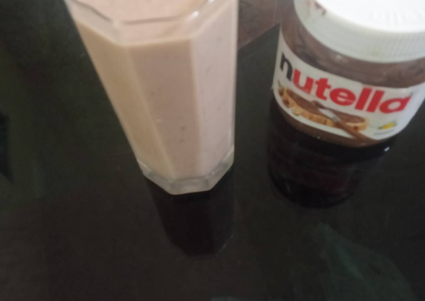 Banana nutella milkshake