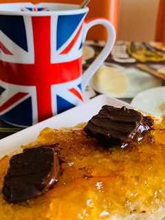 Una foto de Desayuno continental ☕️🍊🍫