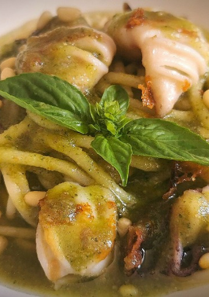 Una foto de Chipirones con Espaguetis al Pesto