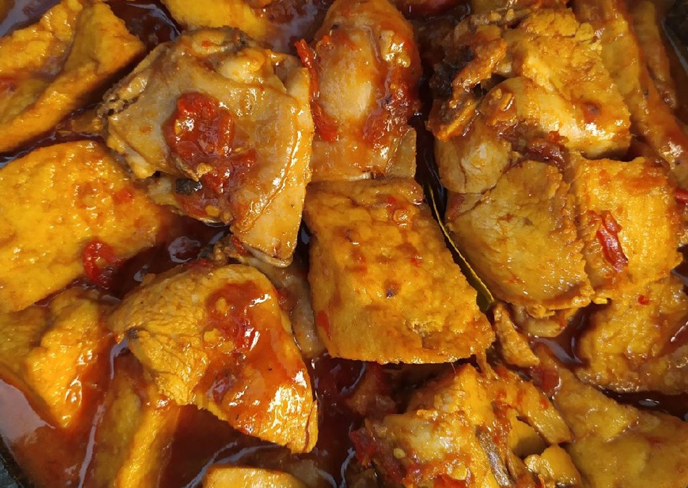 Ayam Tahu Pedas