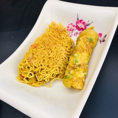 A picture of Nigerian indomie and egg mallow.