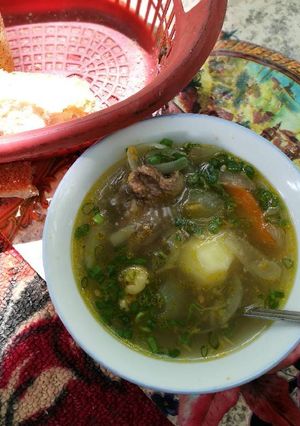 A picture of Tajik style beef and veg soup.
