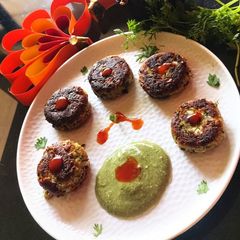 A picture of Avocado kebab.
