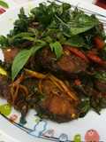 ผัดเผ็ดปลาดุกทอดกรอบ