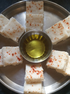 ઈડલી (Idli Recipe In Gujarati) રેસીપી મુખ્ય ફોટો