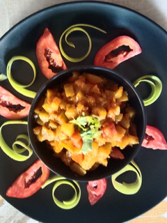 દુધી ટામેટા નું શાક (Dudhi Tomato Shak Recipe In Gujarati) રેસીપી મુખ્ય ફોટો
