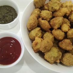 A picture of Chana Dal ladoo.
