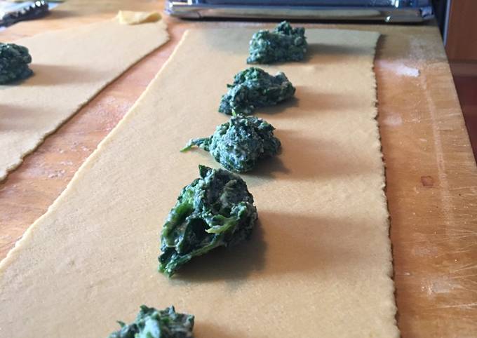 Modo semplice a Fai Fatto in casa Ravioli ricotta e spinaci