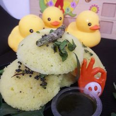 A picture of Rava dhokla.
