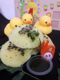 A picture of Rava dhokla.