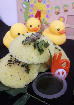 A picture of Rava dhokla.