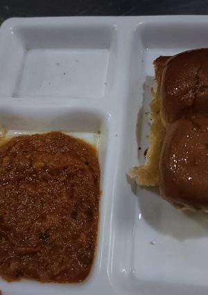 पाव भाजी (Pav Bhaji recipe in hindi) रेसिपी मुख्य फोटो
