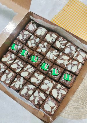 Foto resep Fudge Shiny Brownies for Sale 🥰