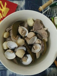剝皮辣椒蒜頭鮑菇蛤蜊排骨湯【豆豆愛的料理】 的食譜成品照片