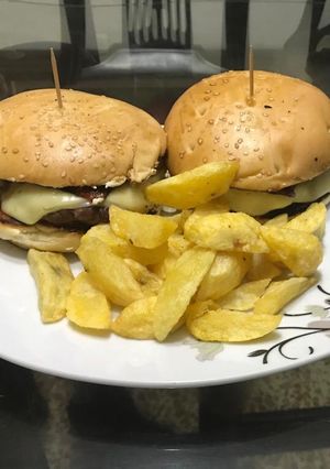 Una foto de Hamburguesa En Salsa De orégano