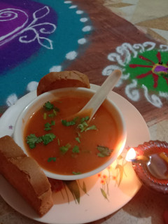 ટોમેટો સૂપ(Tomato Soup Recipe in Gujarati) રેસીપી મુખ્ય ફોટો