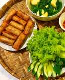 Chả Giò Hải Sản Ăn Kèm Rau Sống & Nước Mắm Chua Ngọt