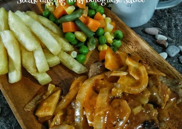 Steak daging saus bolognese