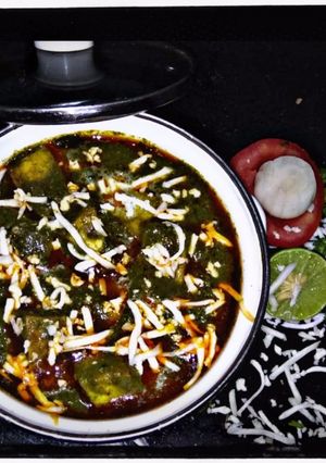 A picture of Palak paneer.