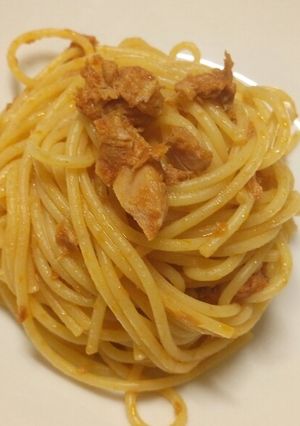 A picture of Staying at home basic tuna spaghetti.