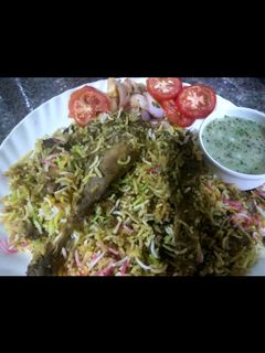 चिकन दम बिर्यानी (chicken dum biryani recipe in marathi) रेसिपी चे मुख्य फोटो 