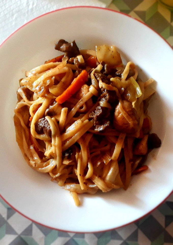 Una foto de Salteado de Udon con carne